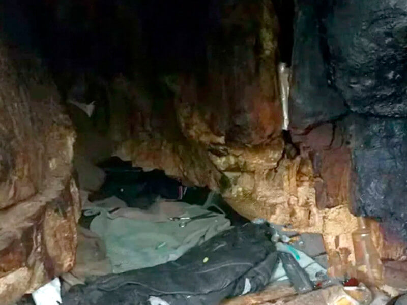 каменоломня сьяны. прятаться в пещере. пещера в древности. прятаться в пещере. остров флорс пешера хоббит.