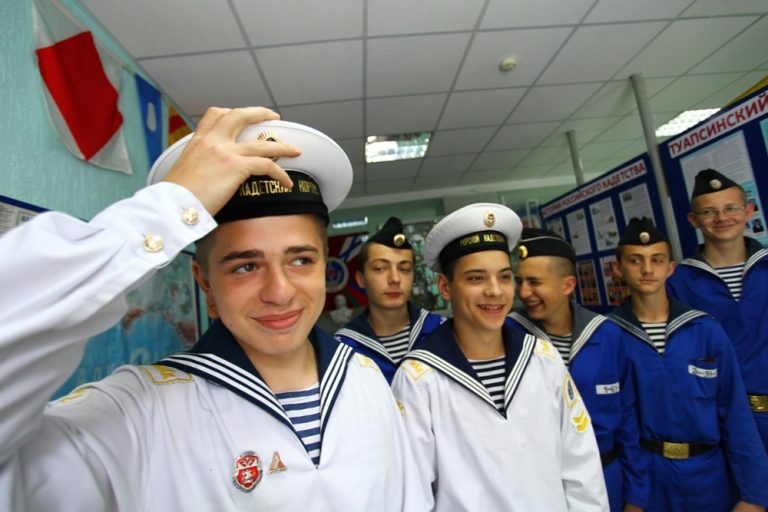 После вынужденных каникул из-за ОРВИ туапсинская кадетская школа снова работает в обычном режиме