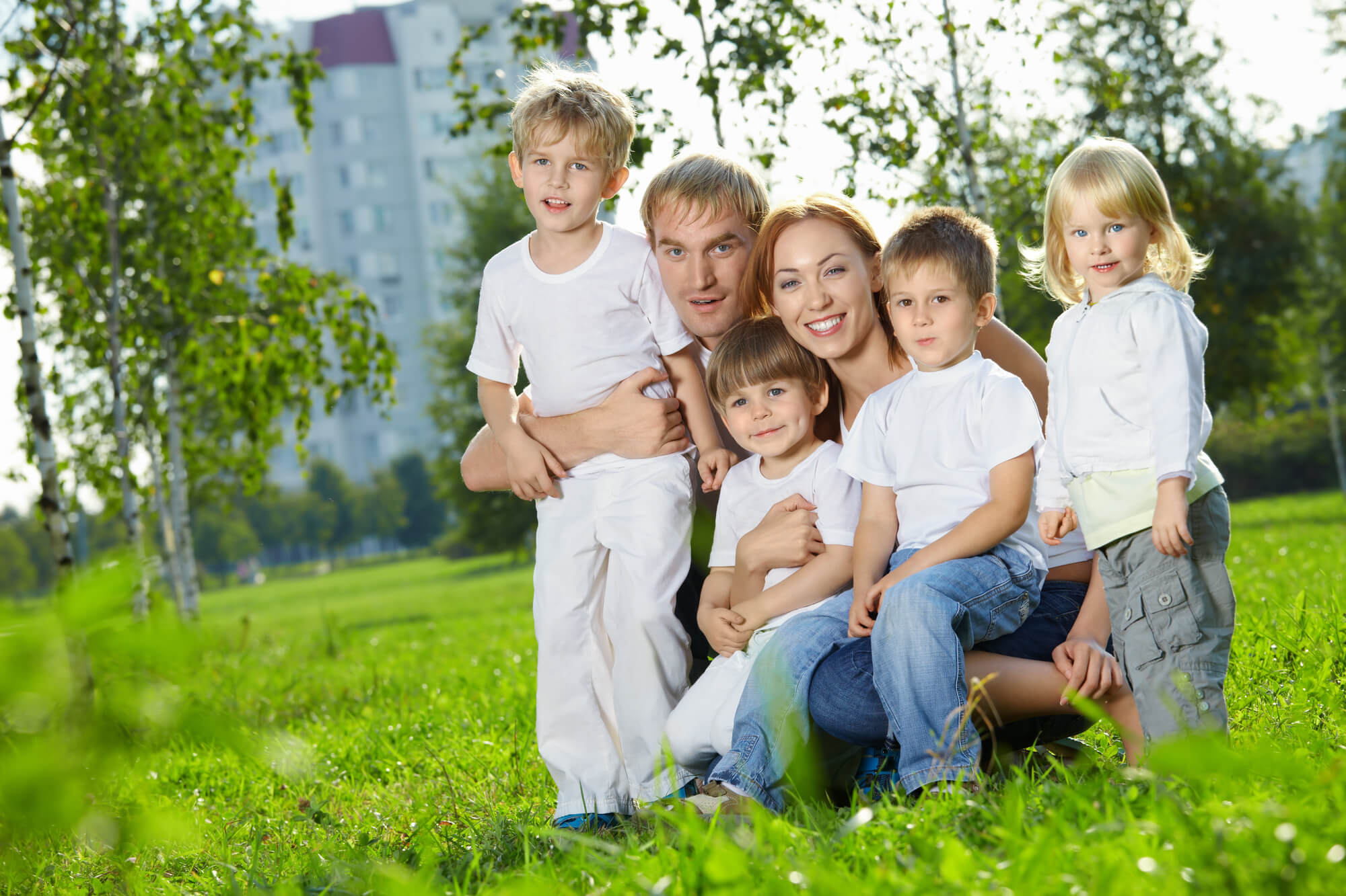 Компенсация ипотеки многодетным. Многодетная семья. Счастливая семья. Фотография семьи. Счастливая многодетная семья.