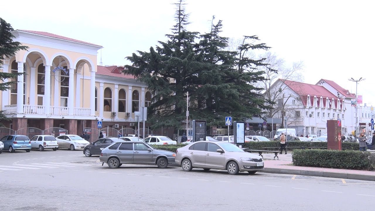 Площадь туапсе. Привокзальная площадь Туапсе. Привокзальная площадь вокзала Туапсе. ЖД вокзал Туапсе Привокзальная площадь 2. Вокзал Туапсе площадь.