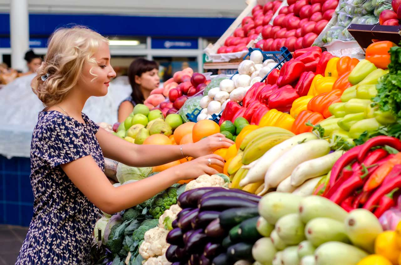 Сх рынки. Овощи и фрукты на рынке. Фрукты на рынке. Овощи на рынке. Крым рынок.