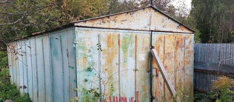 Житель Белореченска нанял эвакуатор и украл гараж