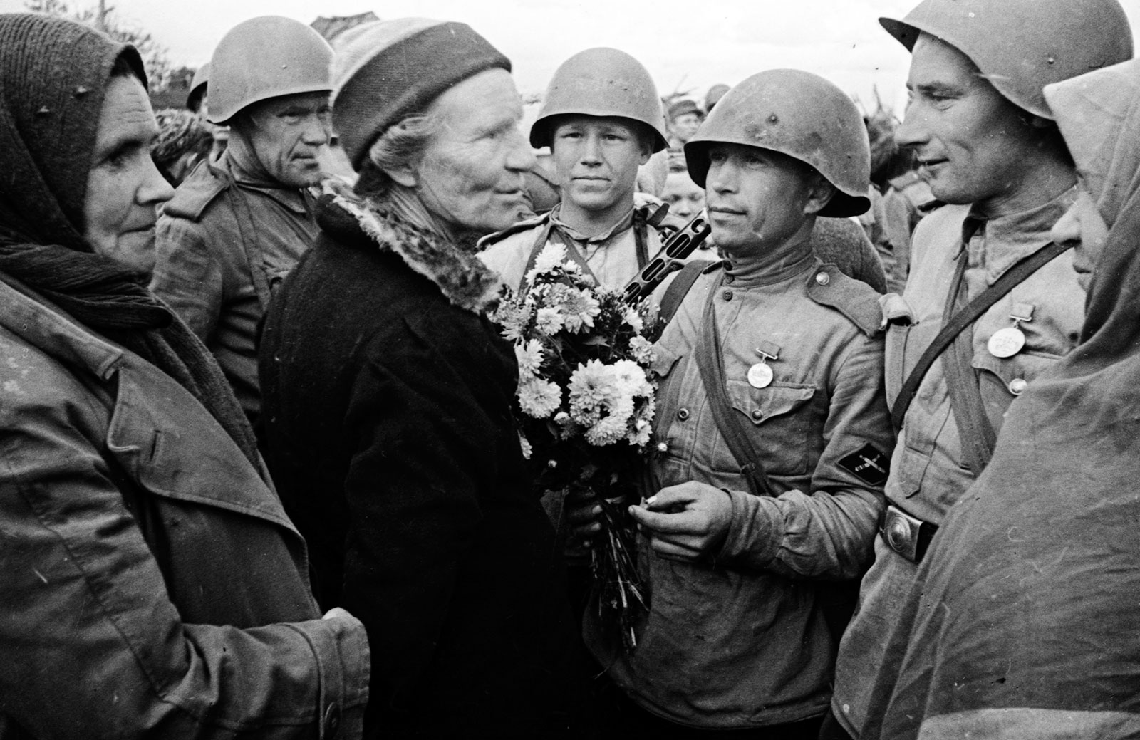 Фото 1945 войну. Великая отеч война 1941-1945 гг. Солдаты Великой Отечественной войны. Воин Великой Отечественной войны. Советские солдаты ВОВ.