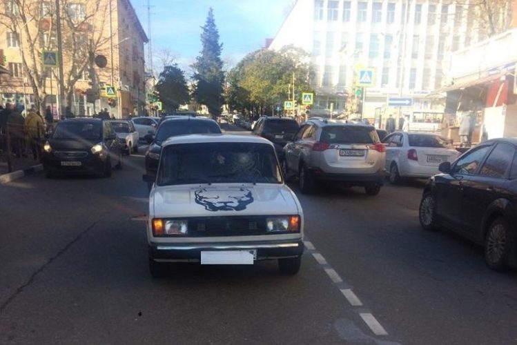 В центре Туапсе машина сбила подростка | Новости Туапсе