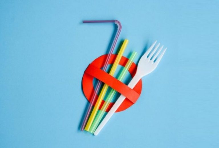 Ватные палочки и пластиковые трубочки могут запретить в России на законодательном уровне
