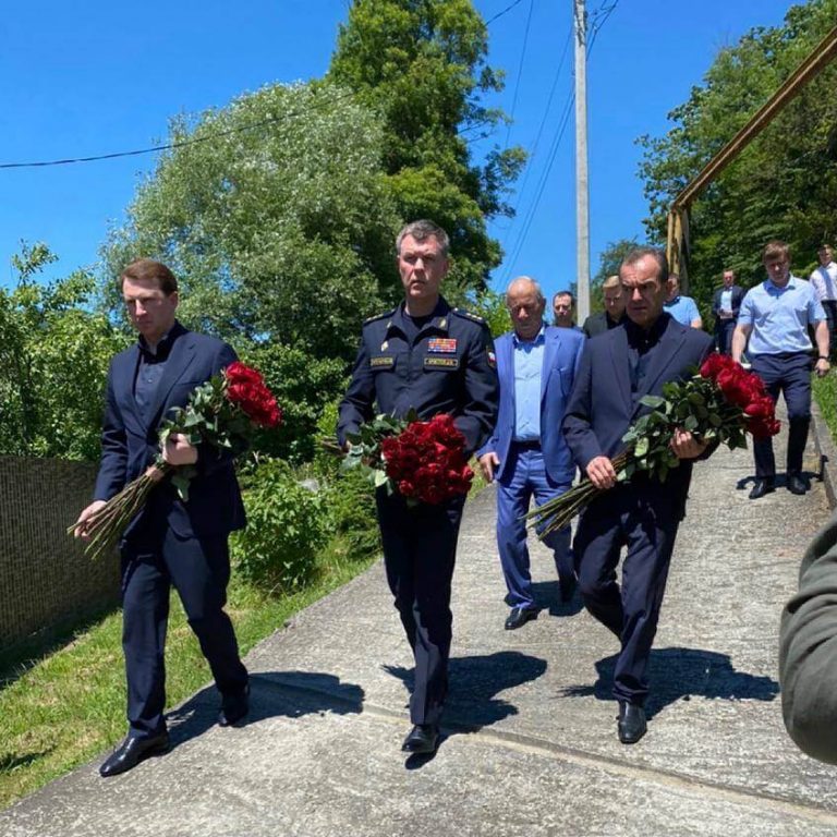 Глава Кубани Вениамин Кондратьев посетил семьи погибших судебных приставов