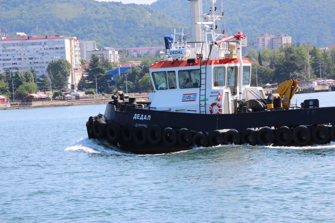 Экипаж буксира Туапсинского морского торгового порта помог спасти тонущего  ребенка | 18.08.2021 | Туапсе - БезФормата