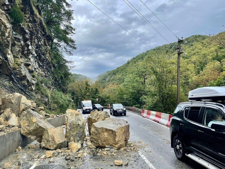 В Сочи произошел камнепад из-за дождя