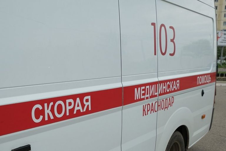 В Краснодаре врезался в здание и погиб водитель скорой помощи