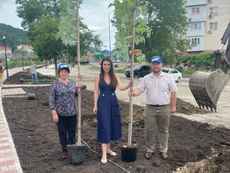 В Новомихайловском завершают благоустройство Речного бульвара