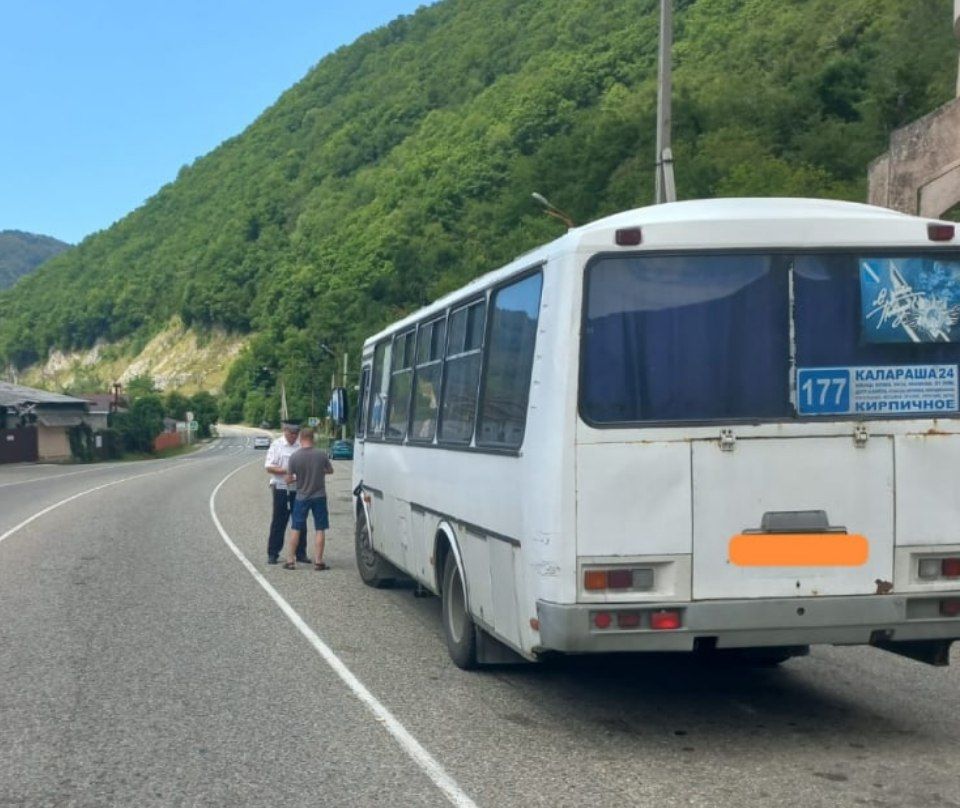 Автобусы туапсе. Автобус с зеленой Долины Туапсе. Автобус. Конфликт в Туапсе. Неисправности двигателя автобуса.