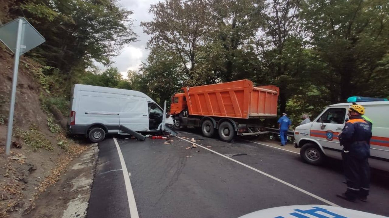 Два человека пострадали в ДТП на автодороге Майкоп-Туапсе в Туапсинском  районе | Новости Туапсе