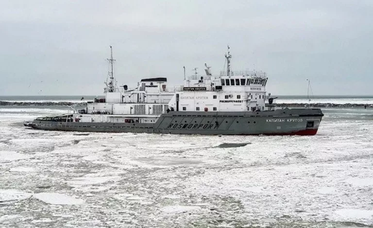 Возле берегов Кубани в Азовском море теперь дежурит ледокол
