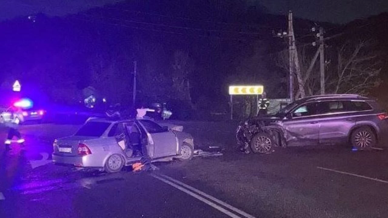 Появились кадры из салона упавшего в Мойку автобуса