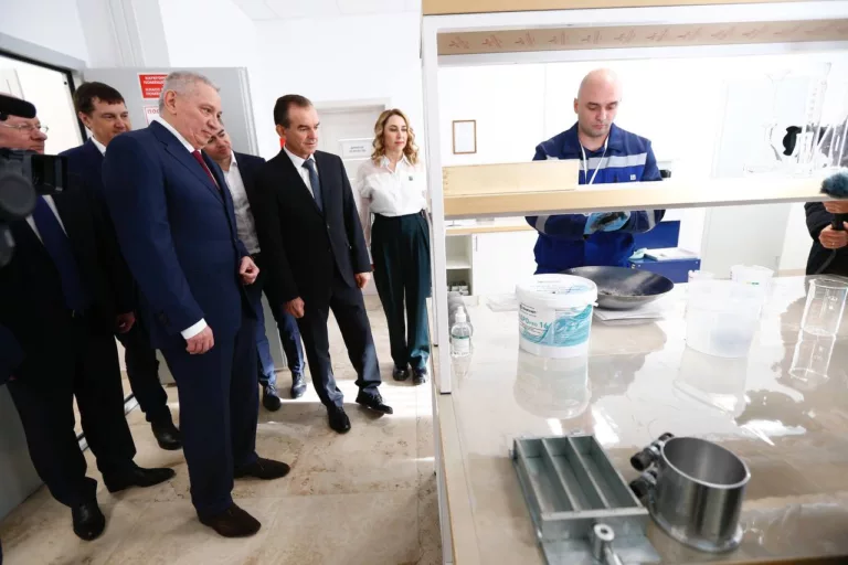 Губернатор Кубани запустил новую линию по выпуску строительных смесей