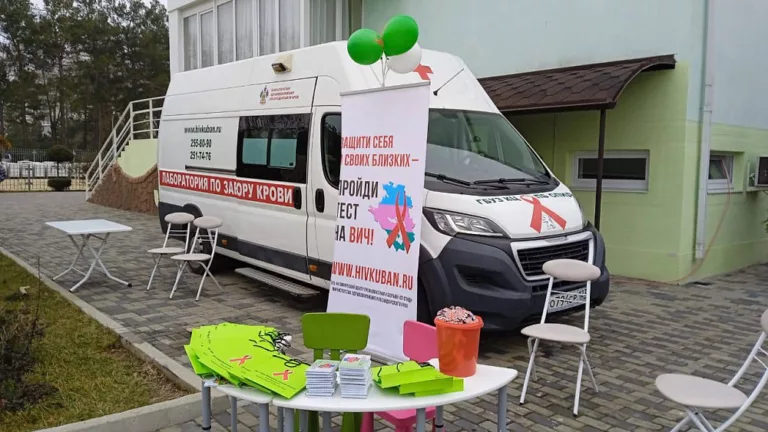 На Кубани в передвижных медкомплексах обследуют эвакуированных из Херсонской и Запорожской областей