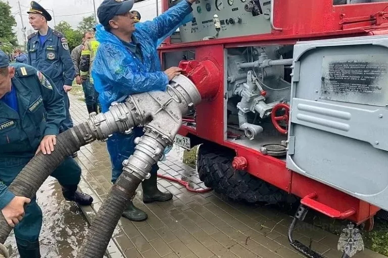 На Кубани из-за непогоды вода пришла в 21 дом и 147 дворов