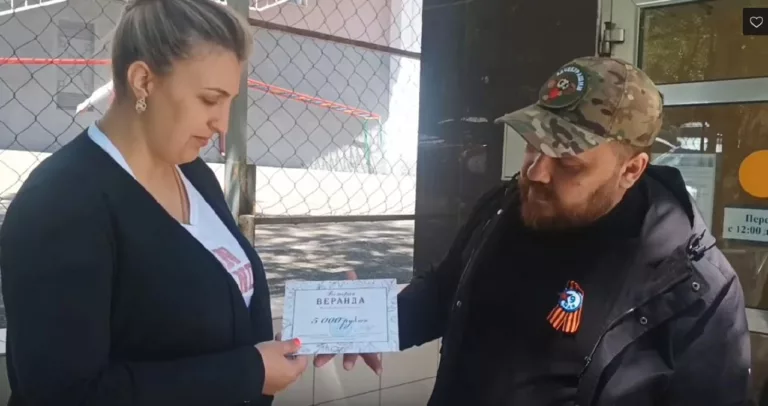 В Туапсе выигравшая главный приз акции «Своих не бросаем» подарила его семье участника СВО