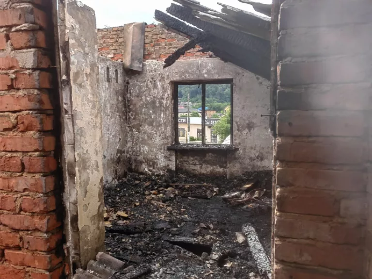 При пожаре в Агое эвакуировали 9 человек