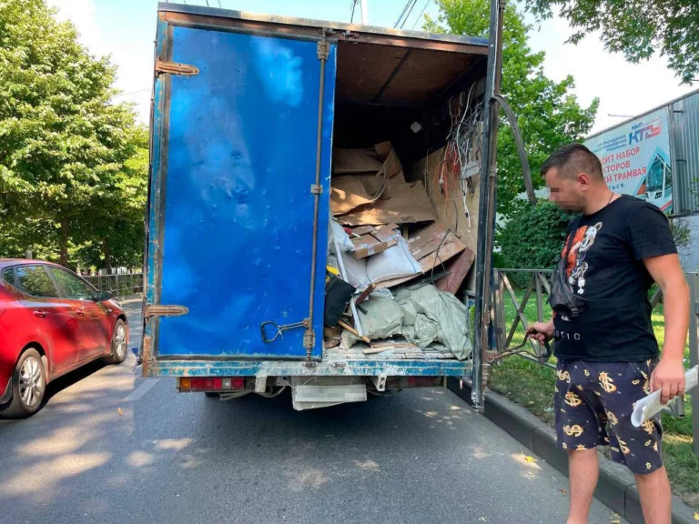 За месяц в Краснодаре отправили на штрафстоянку больше 30 грузовиков черных мусорщиков
