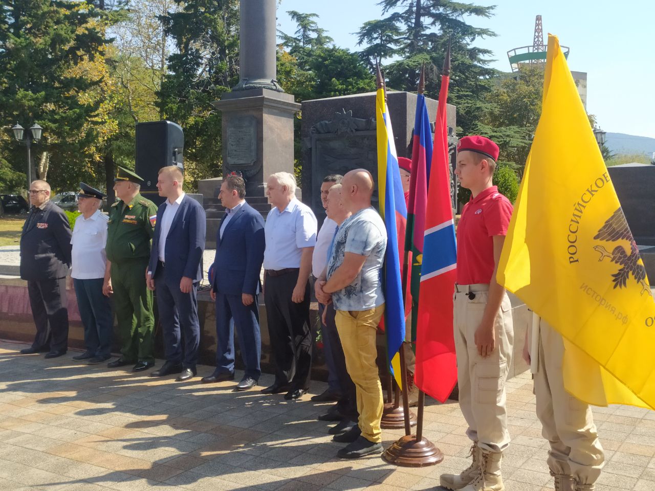 Акция «Дорогами Победы» прошла в Туапсе у памятника «Смерч журавлей ...