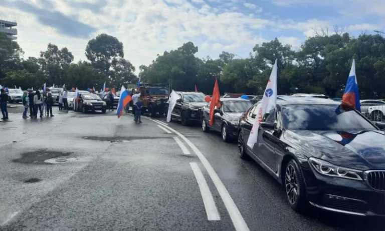 В Сочи и Краснодаре состоялся автопробег в поддержку Владимира Путина