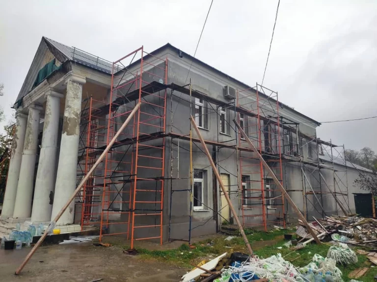 В Туапсинском районе продолжают ремонтировать учреждения культуры по краевой программе