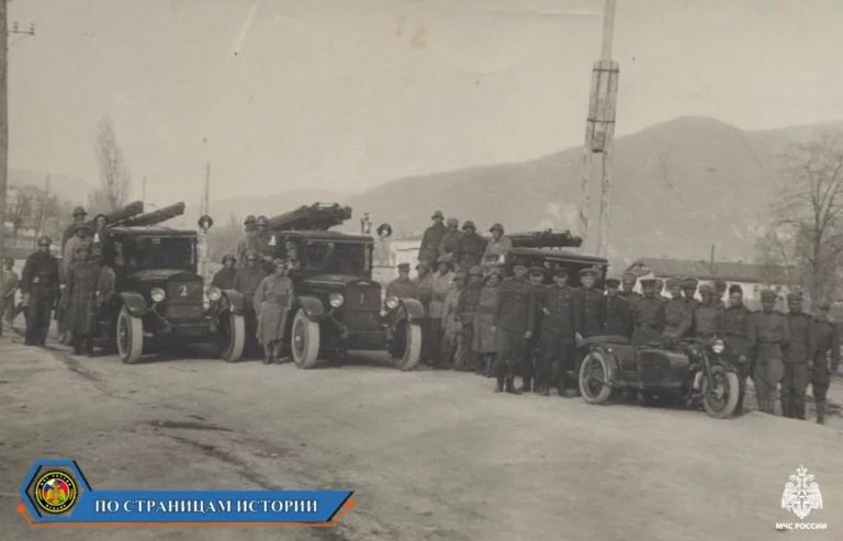 Пожарные Туапсе в 1941 году после бомбежки спасли нефтебазу и мост от горящей реки